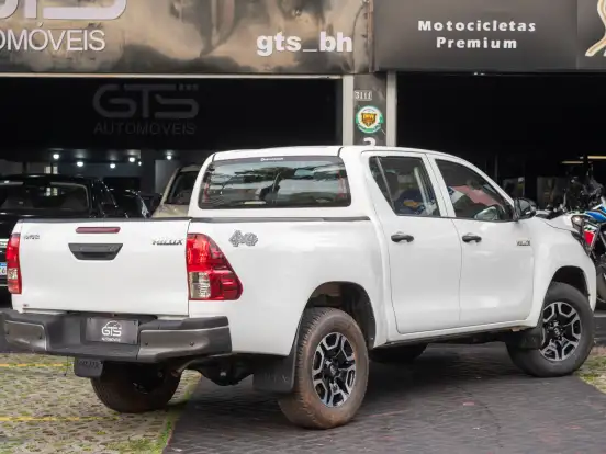 TOYOTA-HILUX-2.8 D-4D TURBO DIESEL CD POWER PACK 4X4 AUTOMÁTICO TOYOTA-HILUX-2025