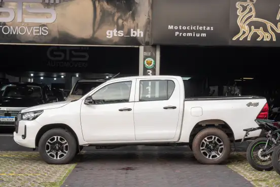 TOYOTA-HILUX-2025