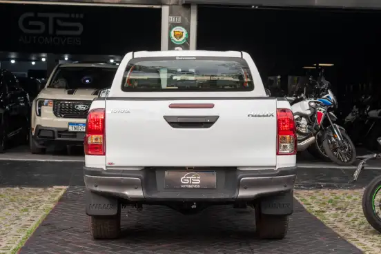 TOYOTA-HILUX-2025