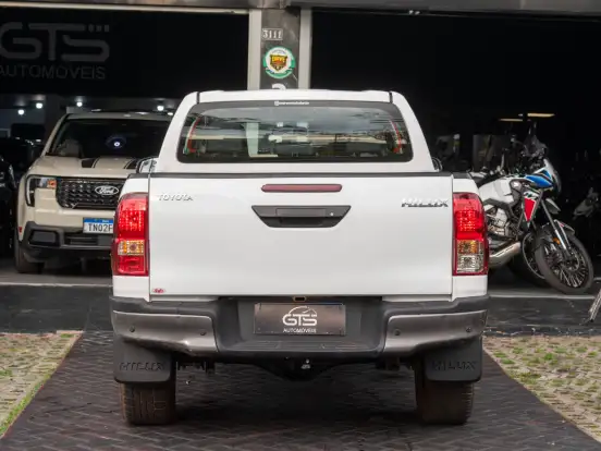 TOYOTA-HILUX-2.8 D-4D TURBO DIESEL CD POWER PACK 4X4 AUTOMÁTICO TOYOTA-HILUX-2025