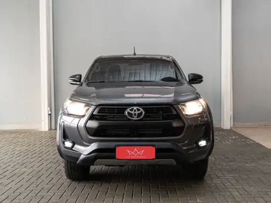TOYOTA-HILUX-2.8 D-4D TURBO DIESEL CD SR 4X4 AUTOMÁTICO TOYOTA-HILUX-2024