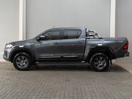 TOYOTA-HILUX-2024