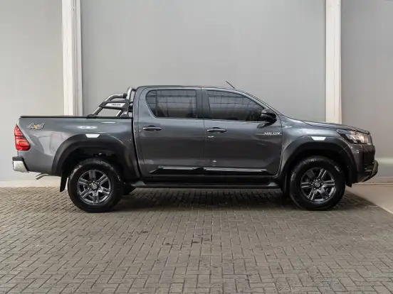 TOYOTA-HILUX-2.8 D-4D TURBO DIESEL CD SR 4X4 AUTOMÁTICO TOYOTA-HILUX-2024