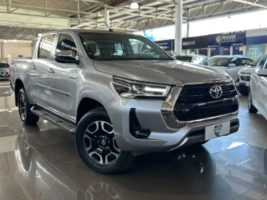 TOYOTA-HILUX-2.8 D-4D TURBO DIESEL CD SRV 4X4 AUTOMÁTICO TOYOTA-HILUX-2025