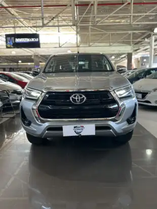 TOYOTA-HILUX-2.8 D-4D TURBO DIESEL CD SRV 4X4 AUTOMÁTICO TOYOTA-HILUX-2025