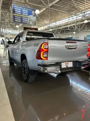 TOYOTA-HILUX-2025