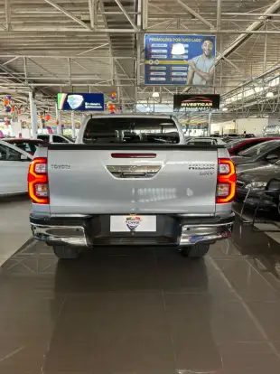 TOYOTA-HILUX-2025