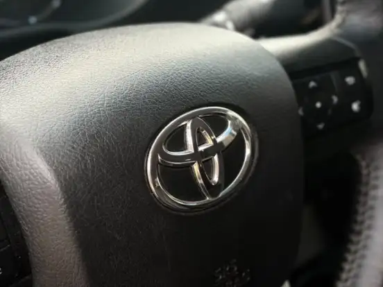 TOYOTA-HILUX-2.8 D-4D TURBO DIESEL CD SRV 4X4 AUTOMÁTICO TOYOTA-HILUX-2022