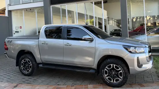 TOYOTA-HILUX-2023