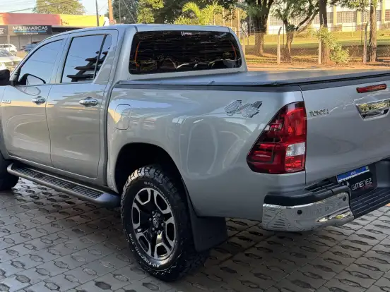 TOYOTA-HILUX-2.8 D-4D TURBO DIESEL CD SRV 4X4 AUTOMÁTICO TOYOTA-HILUX-2023