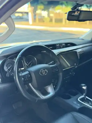 TOYOTA-HILUX-2023