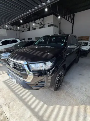 TOYOTA HILUX 2.8 D-4D TURBO DIESEL CD SRV 4X4 AUTOMÁTICO