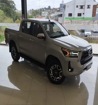 TOYOTA-HILUX-2024
