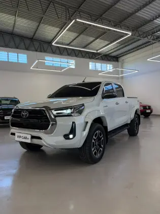 TOYOTA HILUX 2.8 D-4D TURBO DIESEL CD SRX 4X4 AUTOMÁTICO