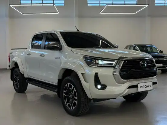 TOYOTA-HILUX-2.8 D-4D TURBO DIESEL CD SRX 4X4 AUTOMÁTICO TOYOTA-HILUX-2024