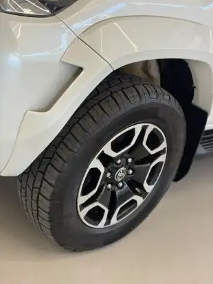 TOYOTA-HILUX-2.8 D-4D TURBO DIESEL CD SRX 4X4 AUTOMÁTICO TOYOTA-HILUX-2024