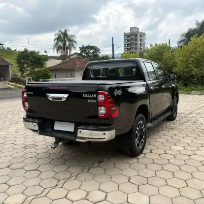 TOYOTA-HILUX-2021