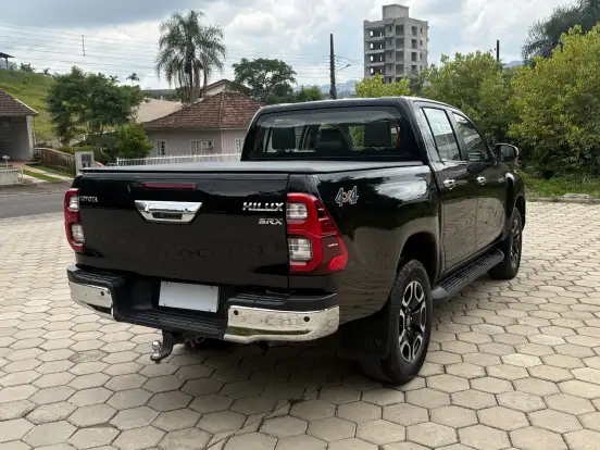 TOYOTA-HILUX-2.8 D-4D TURBO DIESEL CD SRX 4X4 AUTOMÁTICO TOYOTA-HILUX-2021