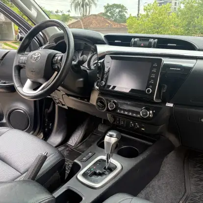 TOYOTA-HILUX-2021