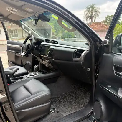 TOYOTA-HILUX-2.8 D-4D TURBO DIESEL CD SRX 4X4 AUTOMÁTICO TOYOTA-HILUX-2021