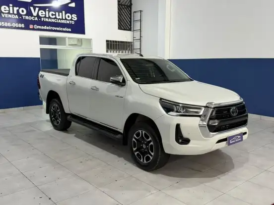 TOYOTA-HILUX-2.8 D-4D TURBO DIESEL CD SRX 4X4 AUTOMÁTICO TOYOTA-HILUX-2020