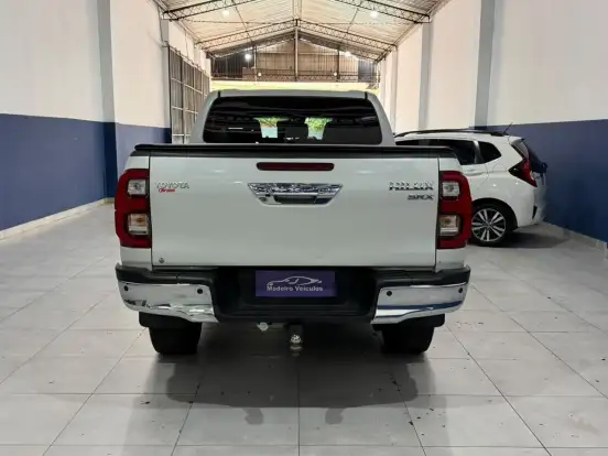 TOYOTA-HILUX-2.8 D-4D TURBO DIESEL CD SRX 4X4 AUTOMÁTICO TOYOTA-HILUX-2020