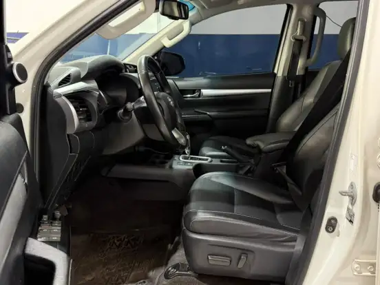 TOYOTA-HILUX-2.8 D-4D TURBO DIESEL CD SRX 4X4 AUTOMÁTICO TOYOTA-HILUX-2020