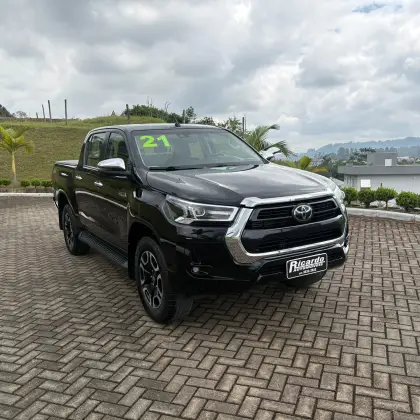 TOYOTA HILUX 2.8 D-4D TURBO DIESEL CD SRX 4X4 AUTOMÁTICO