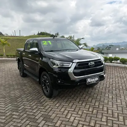 TOYOTA-HILUX-2021