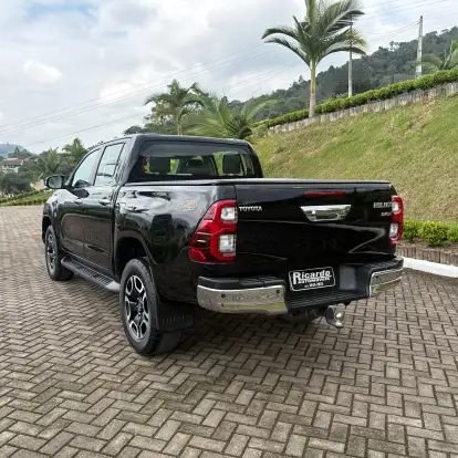 TOYOTA-HILUX-2021