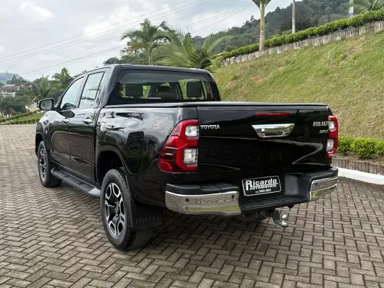 TOYOTA-HILUX-2.8 D-4D TURBO DIESEL CD SRX 4X4 AUTOMÁTICO TOYOTA-HILUX-2021