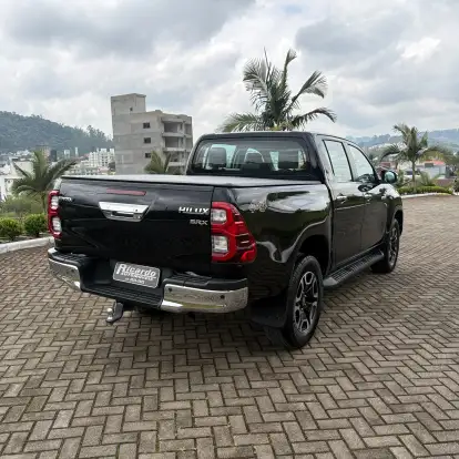 TOYOTA-HILUX-2.8 D-4D TURBO DIESEL CD SRX 4X4 AUTOMÁTICO TOYOTA-HILUX-2021