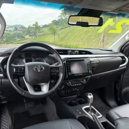 TOYOTA-HILUX-2021