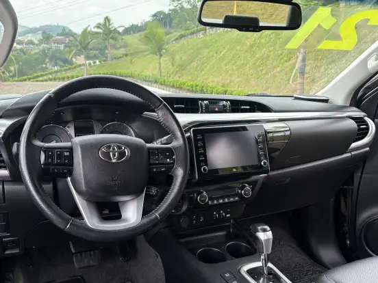 TOYOTA-HILUX-2.8 D-4D TURBO DIESEL CD SRX 4X4 AUTOMÁTICO TOYOTA-HILUX-2021