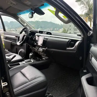 TOYOTA-HILUX-2021