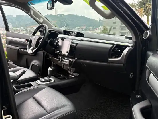 TOYOTA-HILUX-2.8 D-4D TURBO DIESEL CD SRX 4X4 AUTOMÁTICO TOYOTA-HILUX-2021