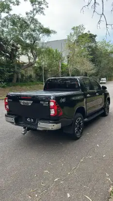 TOYOTA-HILUX-2022