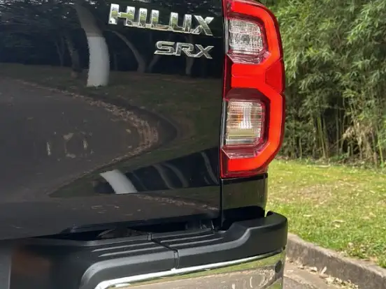 TOYOTA-HILUX-2.8 D-4D TURBO DIESEL CD SRX LIMITED 4X4 AUTOMÁTICO TOYOTA-HILUX-2022
