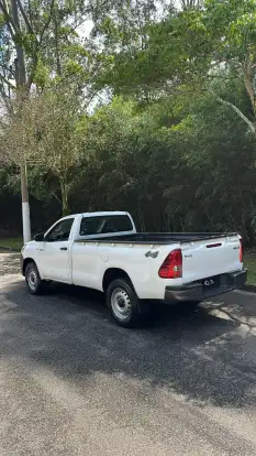 TOYOTA-HILUX-2021