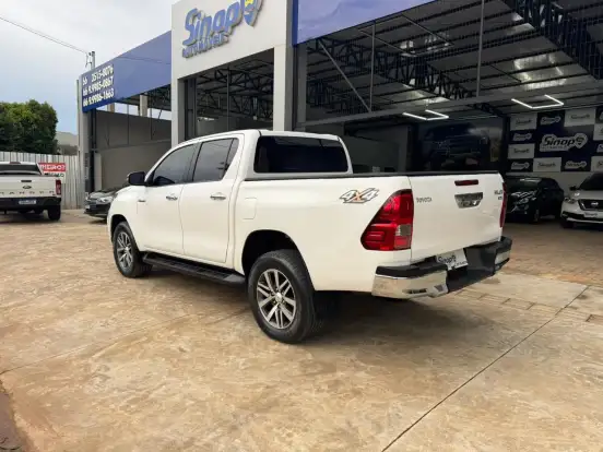 TOYOTA-HILUX-2020