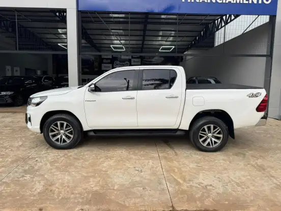 TOYOTA-HILUX-2020