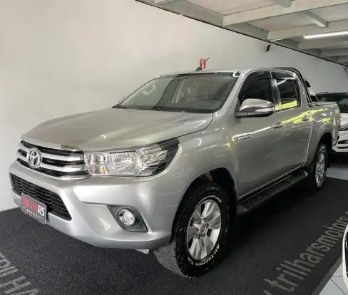 TOYOTA-HILUX-2015