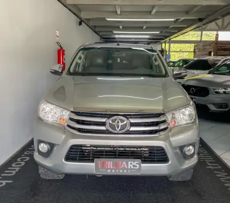 TOYOTA-HILUX-2015