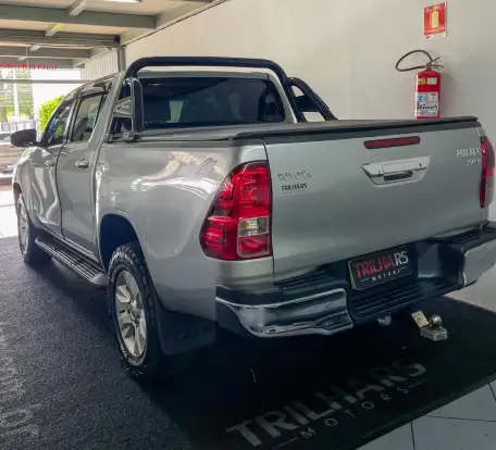 TOYOTA-HILUX-2015