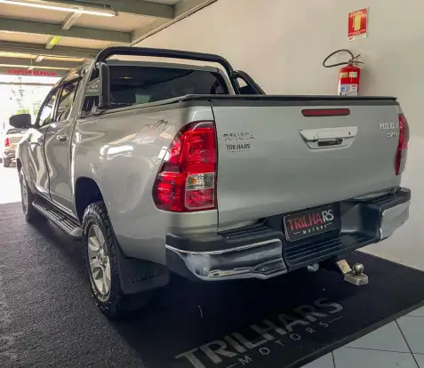 TOYOTA-HILUX-2.8 SRV 4X4 CD 16V DIESEL 4P AUTOMÁTICO TOYOTA-HILUX-2015