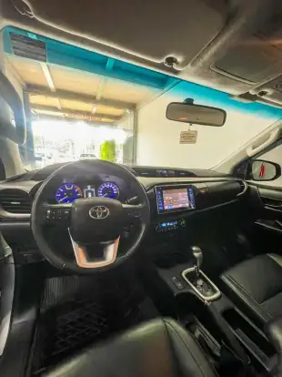 TOYOTA-HILUX-2015