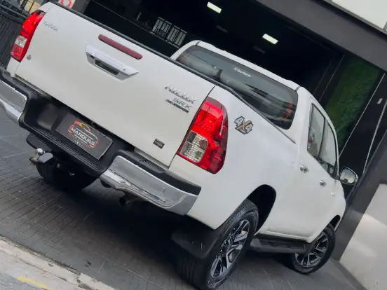 TOYOTA-HILUX-2019