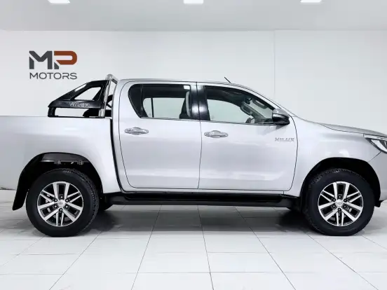 TOYOTA-HILUX-2.8 SRX 4X4 CD 16V DIESEL 4P AUTOMÁTICO TOYOTA-HILUX-2017