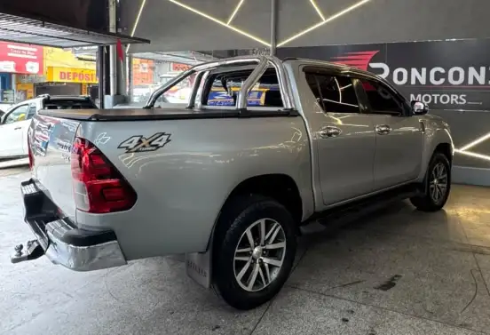 TOYOTA-HILUX-2015