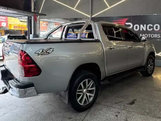 TOYOTA-HILUX-2.8 SRX 4X4 CD 16V DIESEL 4P AUTOMÁTICO TOYOTA-HILUX-2015